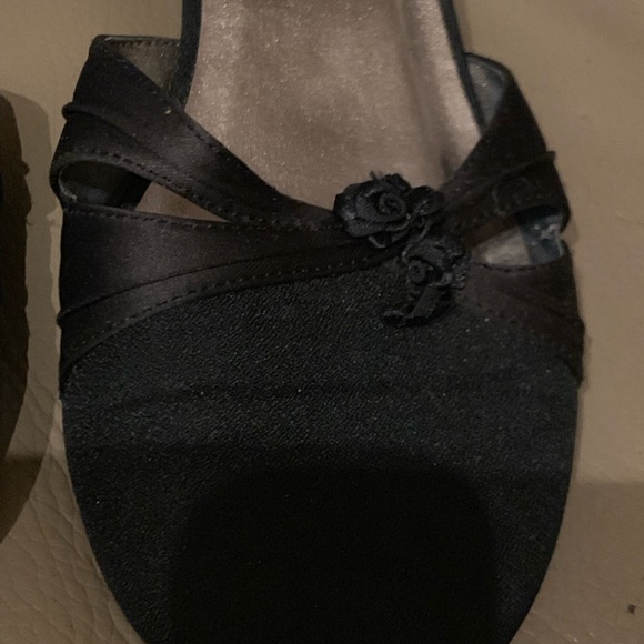 Kenneth Cole Reaction Black 1” Embellished Heel - Picture 5 of 8